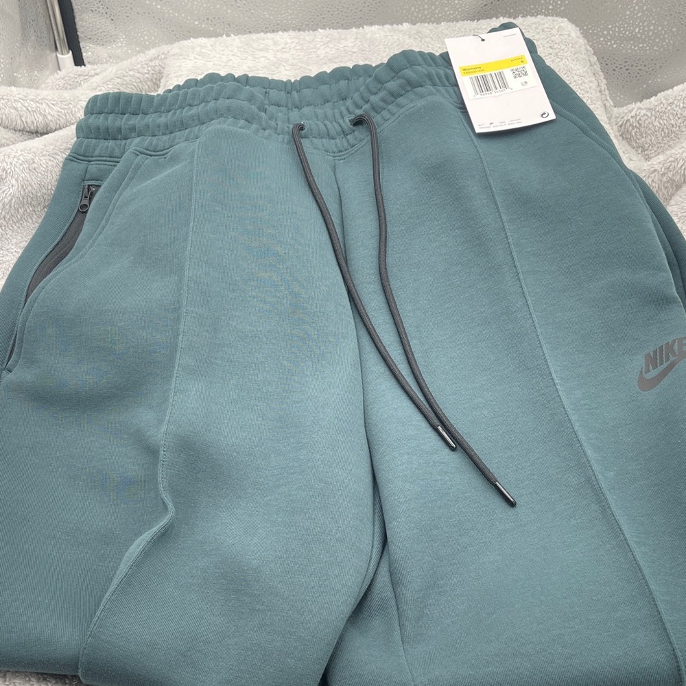 Nike Women’s Teal Jogger Pants